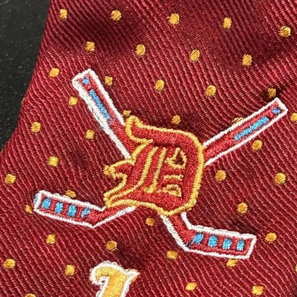 J. Crew Hockey Tie Men's 59" Long 2.5" Wide Red 100% Silk Yellow Polka Dot - Picture 3 of 6